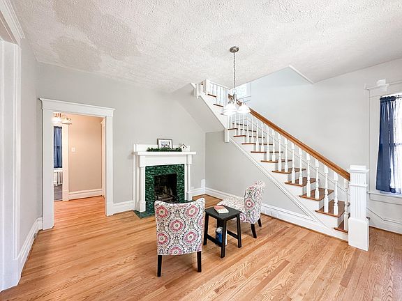 5th image of 234 Thornrose Ave