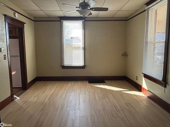 5th image of 203 Maple St
