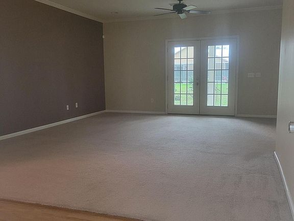 3rd image of 3030 Emerson Dr SE
