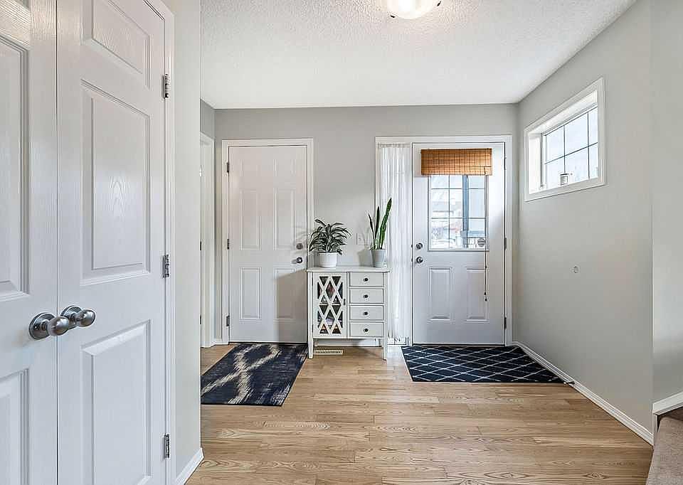349 N Cimarron Blvd, Okotoks, AB T1S 2L8 MLS A2086883 Zillow