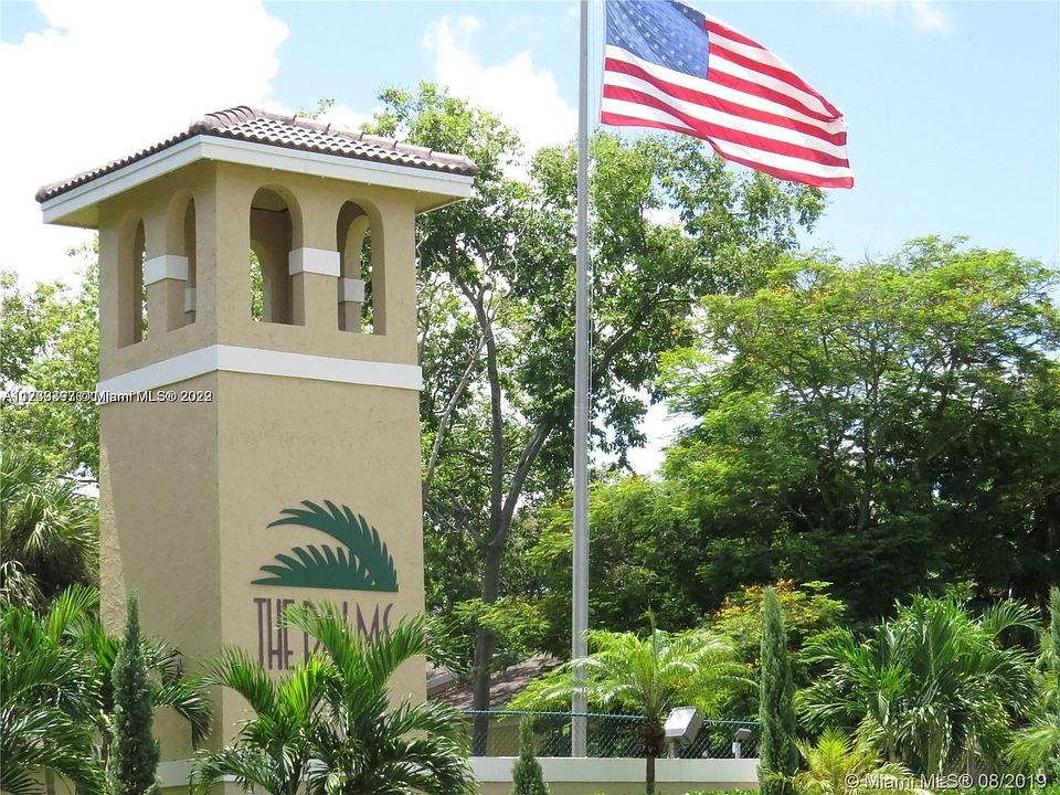 1st image of 9491 Palm Cir S APT 205