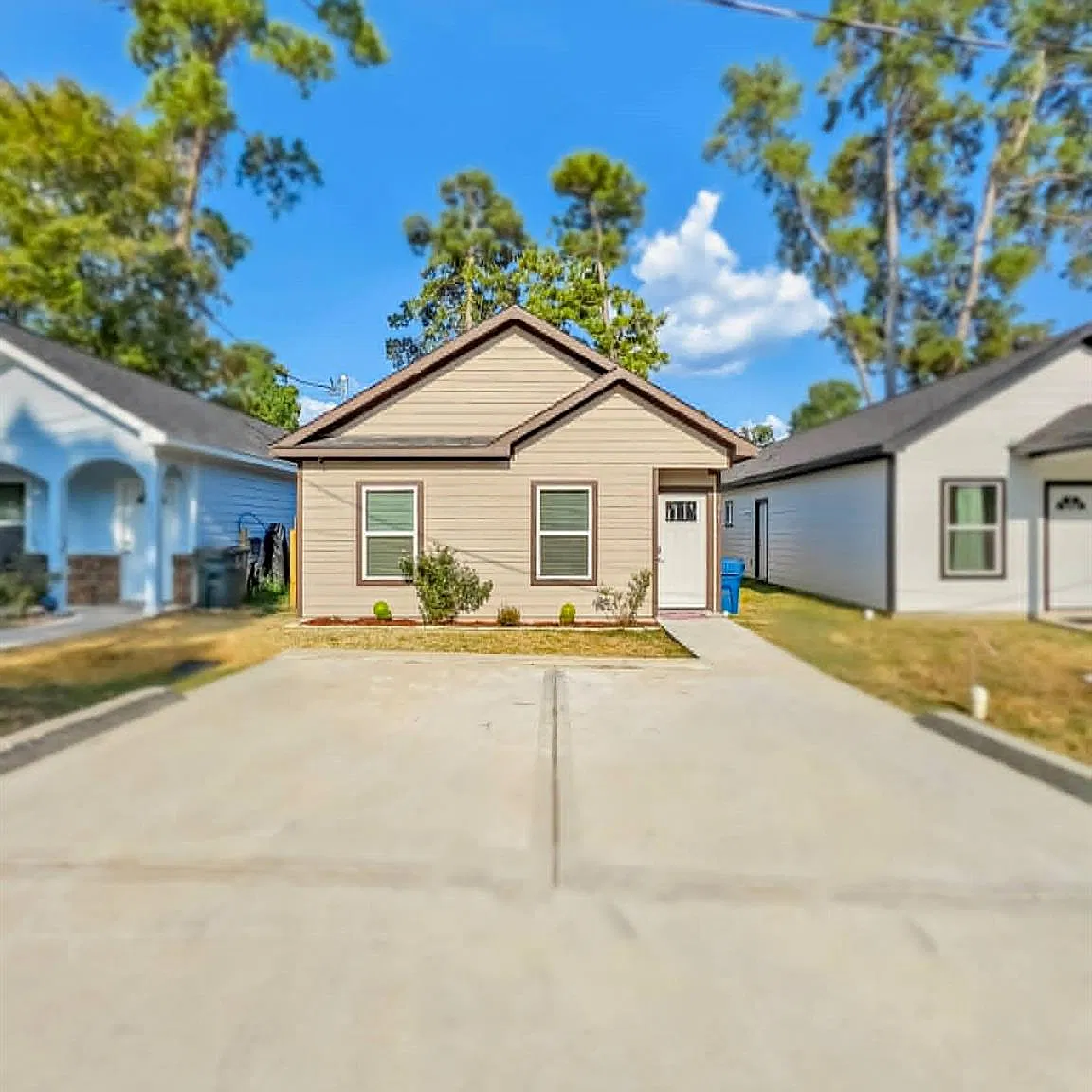 3 bed, 2.0 bath, 1090 sqft, $1,300 — Photo 1