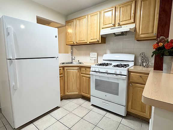 3rd image of 2234 Lacombe Ave Floor 1