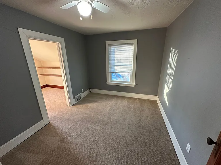 417 Albany Ave NE — Photo 10