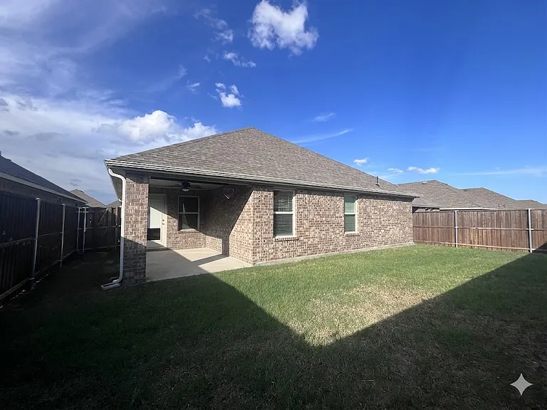 3300 Stanley St — Photo 10