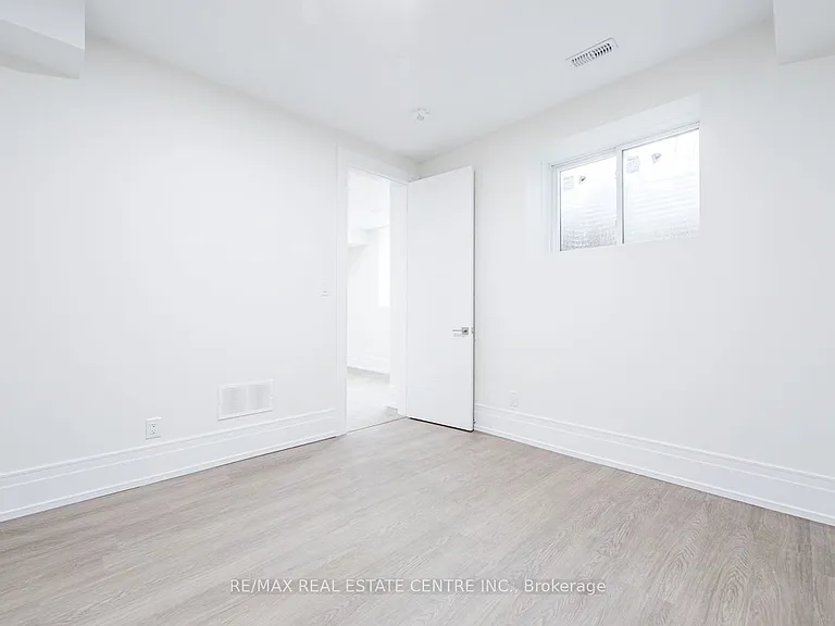 143 Balsam Dr — Photo 27