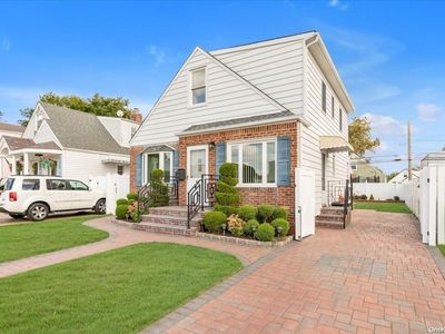20 Robert Avenue, Elmont, NY, 11003