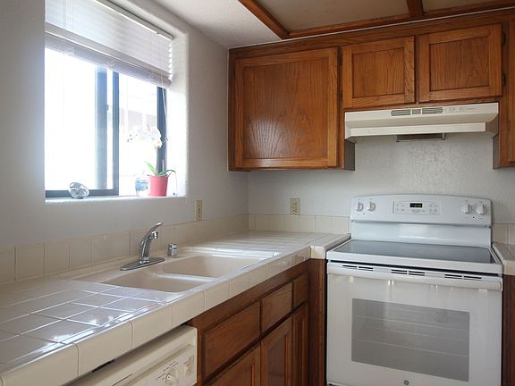 2nd image of 3989 Lamont St #1