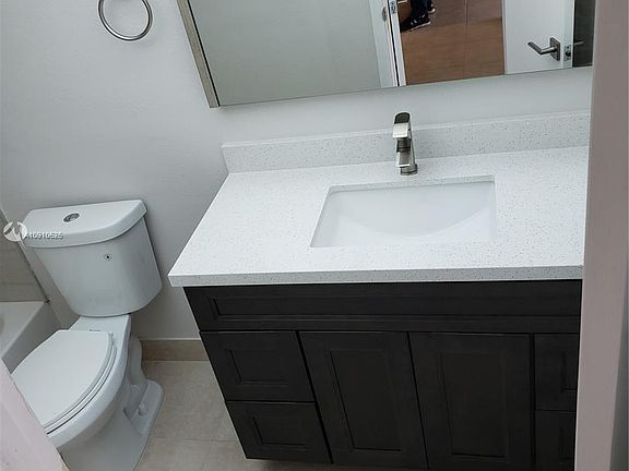 4th image of 1820 N Lauderdale Ave APT 3311
