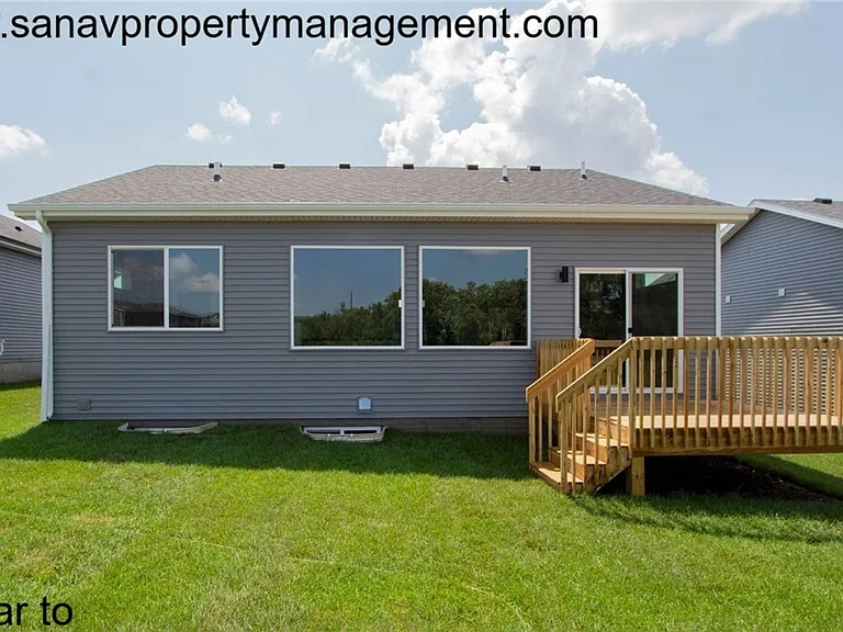 3905 NE 6th St — Photo 2