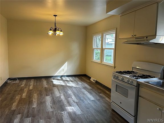 4th image of 180 Greenfield Dr #180
