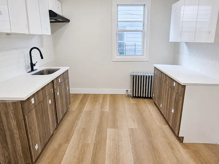 209 Columbia Ave #2B — Photo 6