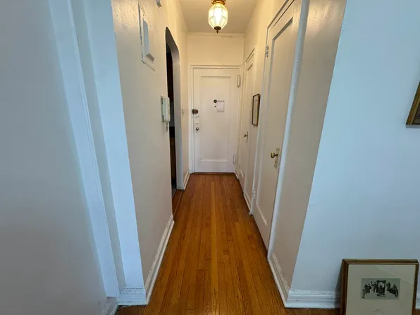 69-40 Yellowstone Boulevard image 7 of 14