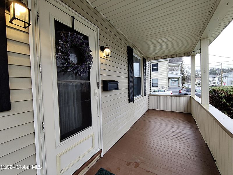 3rd image of 5 E Decker Street