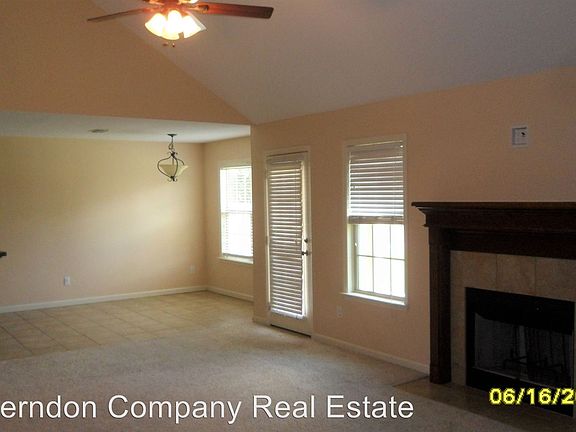 3rd image of 4481 Country Oak Dr