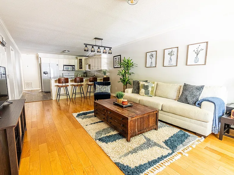 27 Kirby Rd — Photo 2