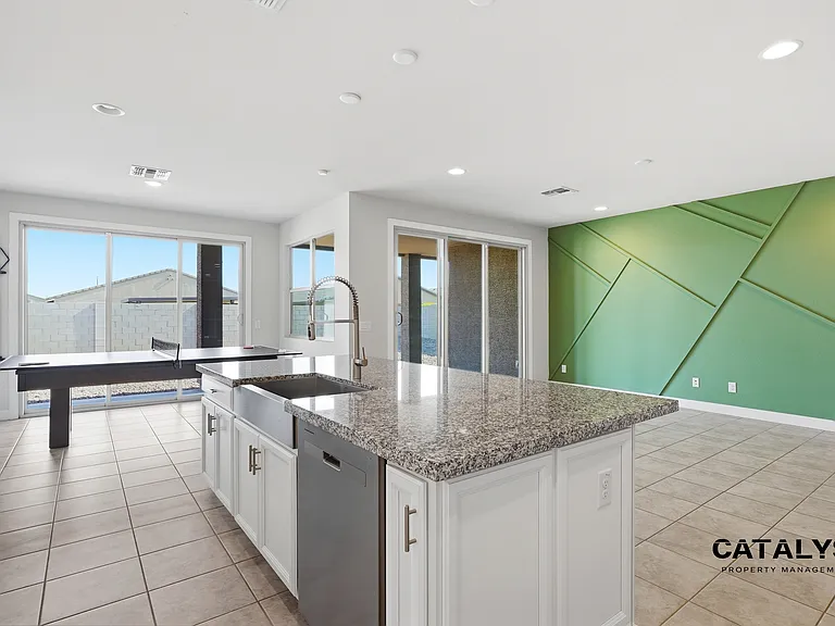6926 W Winston Dr — Photo 22