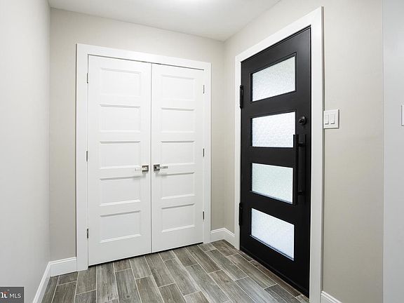 5th image of 223 Foxwood Ln