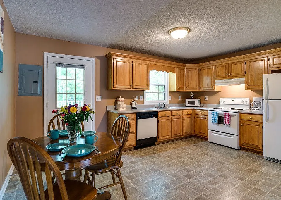 Stock photos of Bella Manor 2 bedroom floorplan. Paint color and flooring color may vary if upgraded