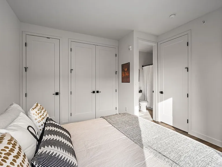 Olive Apartments — Photo 18