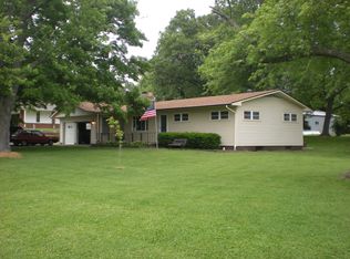 208 S West St, Oakland City, IN 47660