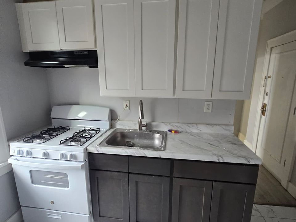 1st image of 190 Carroll St APT 35