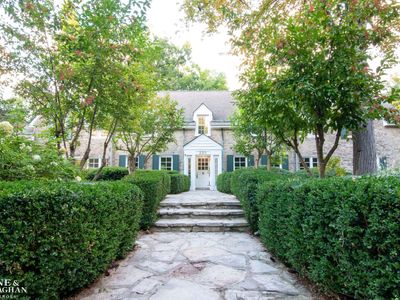 220 Lewiston Rd, Grosse Pointe Farms, MI, 48236