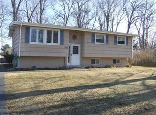 34 Meeting House Ln, Ledyard, CT 06339