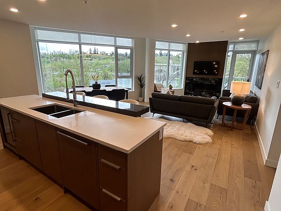 Living area with expansive riverfront veiws