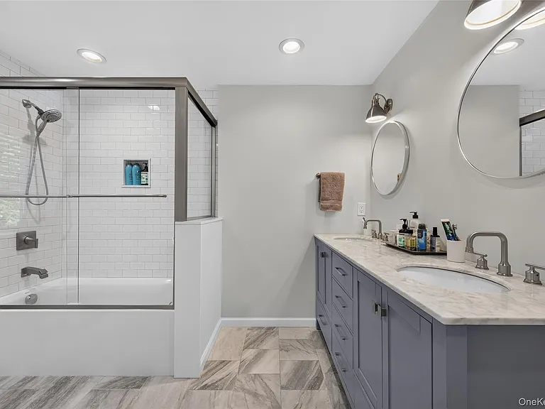 15 Bayview Ave — Photo 16
