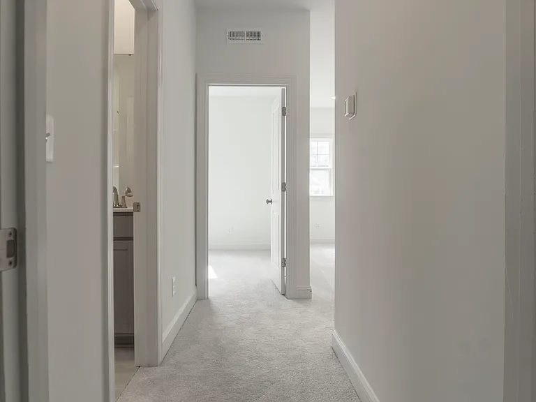 725 Hardin Hill Ln — Photo 17