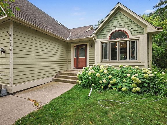 2nd image of 240 Woodridge Ln
