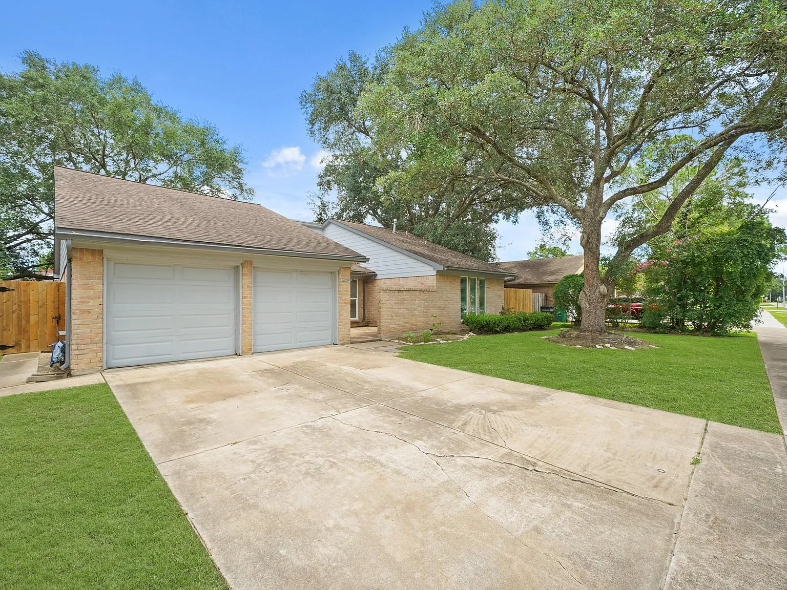 3 bed, 2.0 bath, 1573 sqft, $1,950 — Photo 2