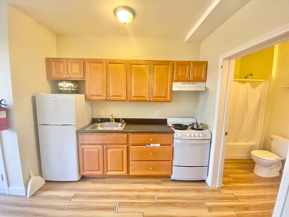 1st image of 143 N Winooski Ave #147-01