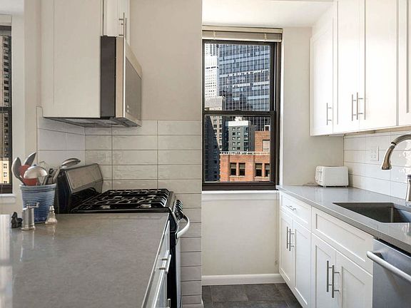 5th image of 225 E 36th St APT 18M