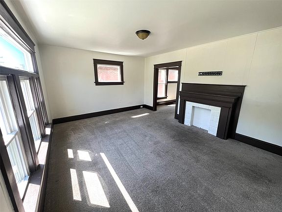4th image of 308 Hess Ave