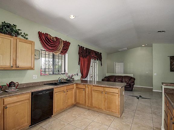 5th image of 10102 W Highland Ave