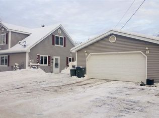 402 2nd St, Carlton, MN 55718