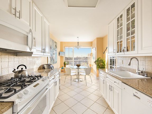 3rd image of 16625 Powells Cove Blvd APT 10D