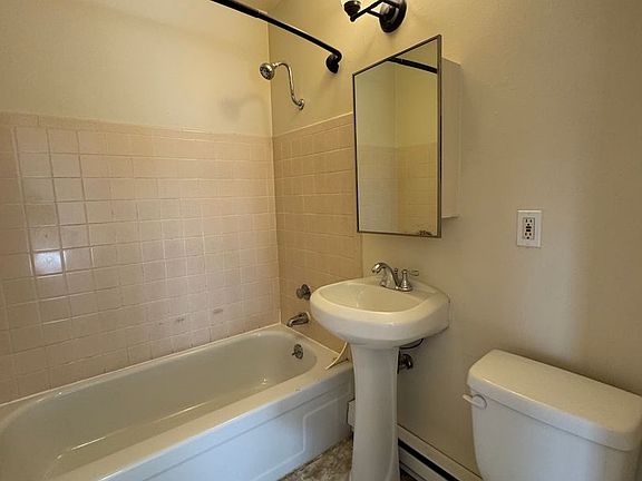 5th image of 424 19th Ave E APT 305