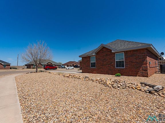 3rd image of 2217 Boxwood Cir
