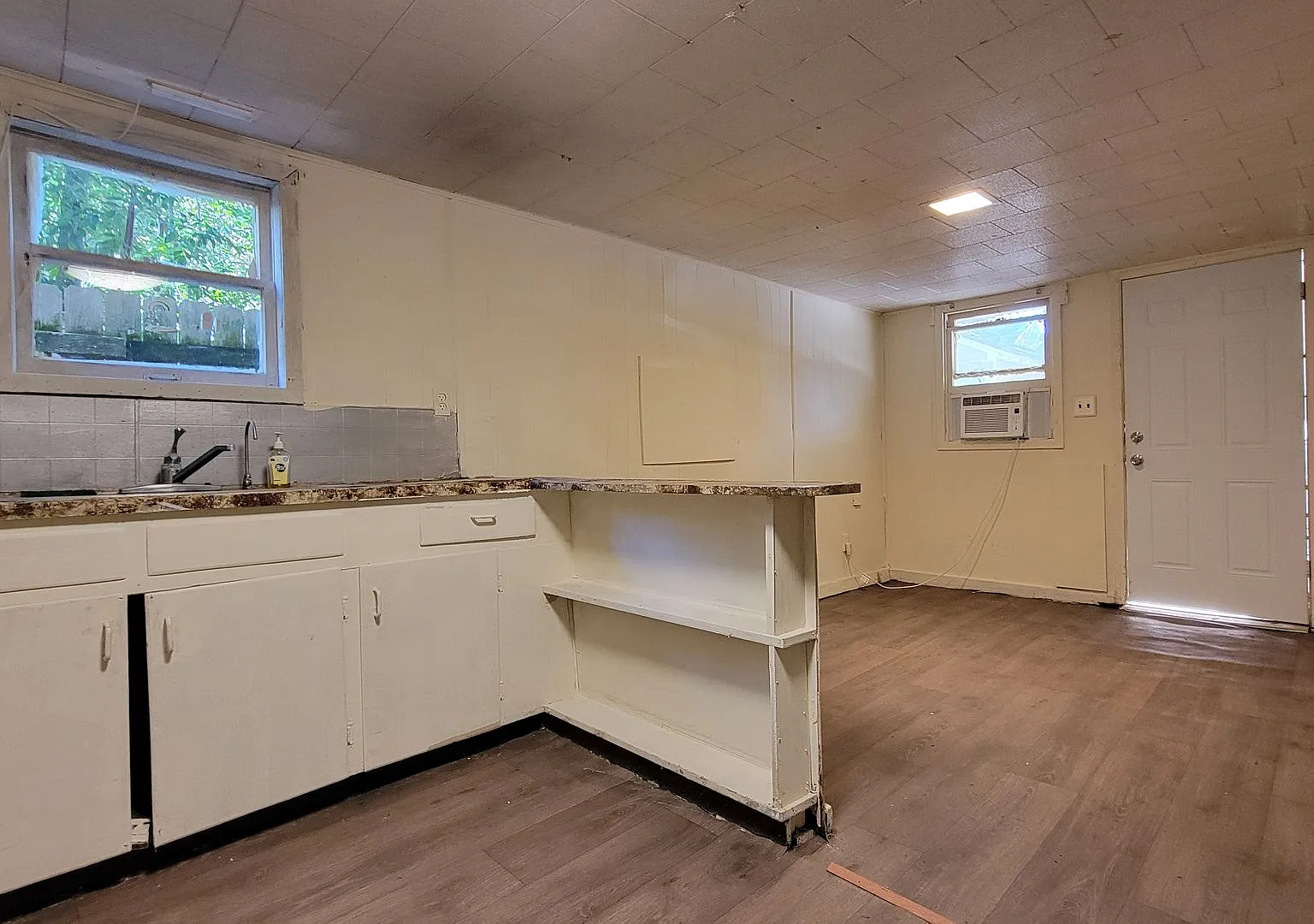 2424 Elliott St. — Photo 2