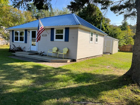 21719 E Wilson St, Grand Marais, MI 49839