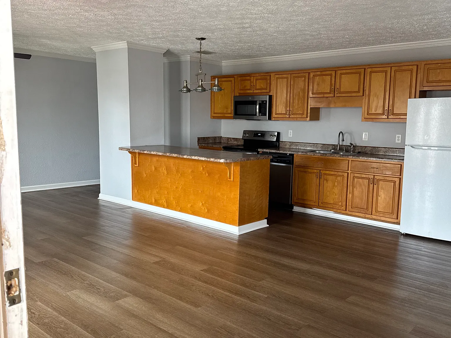 2 bed, 1.5 bath, 1032 sqft, $1,400 — Photo 1