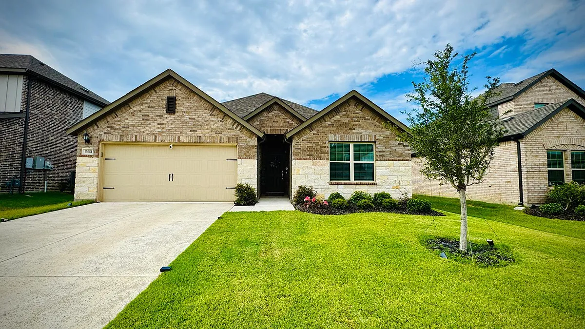 Beautiful front home. The open front yard and tidy exterior give the home a bright, welcoming curb appeal. ____ - 13081 Mizell Ln