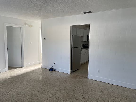 2nd image of 2644 Seneca Ave #1