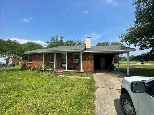 902 Naomi St, Charleston, MO 63834