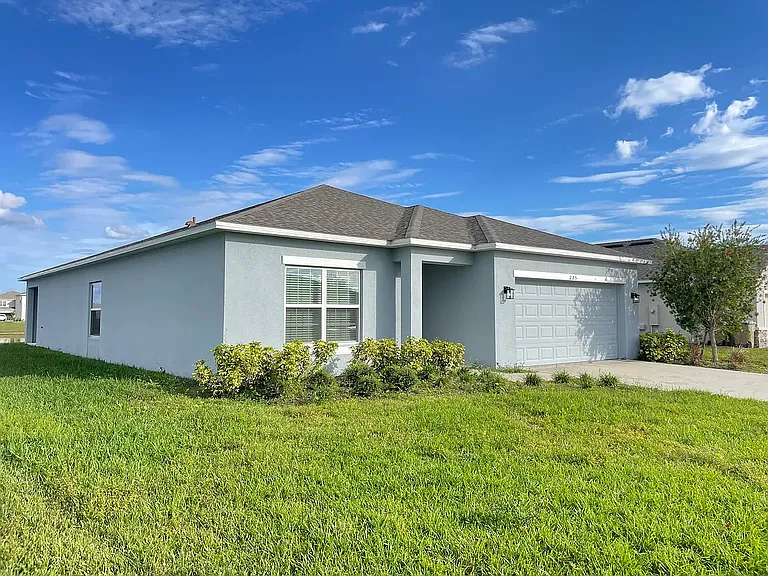 225 Aquamarine Ln — Photo 1