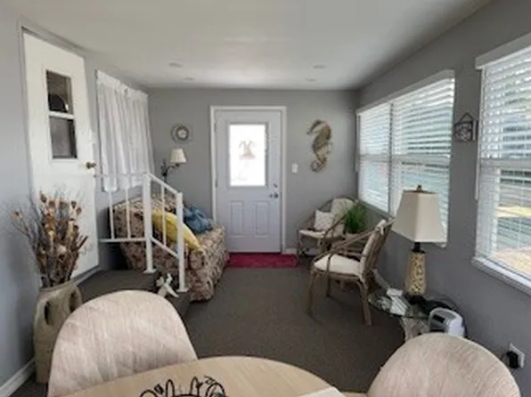 18C Lake Breeze Dr, Tavares, FL 32778