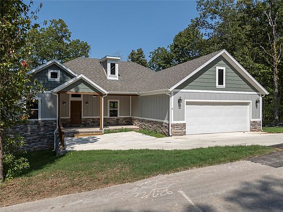 3rd image of 12 Morley Dr